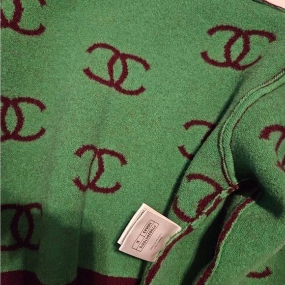 Authentic Chanel Sweater Rare - Picture 5 of 15